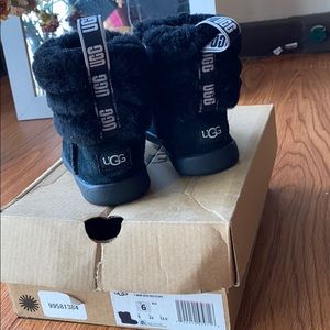 Toddler girl 6C Ugg